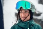 Kobieta w goglach narciarskich